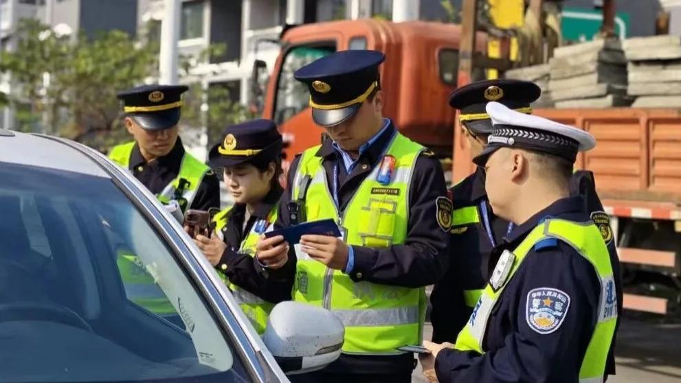 二支队开展春运前“打非治违”专项整治行动