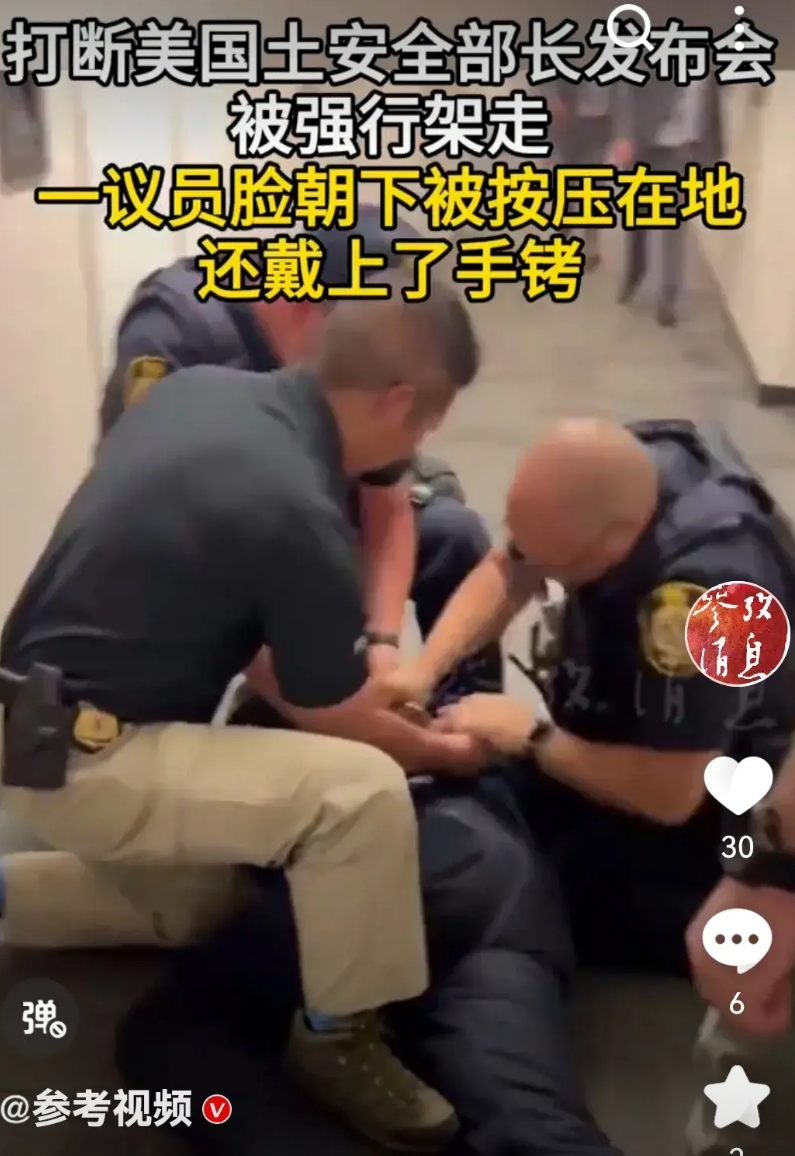 美国议员的权力大不大？
要我说是可大可不大。
说他大，是因为他拥有立法权、监督权