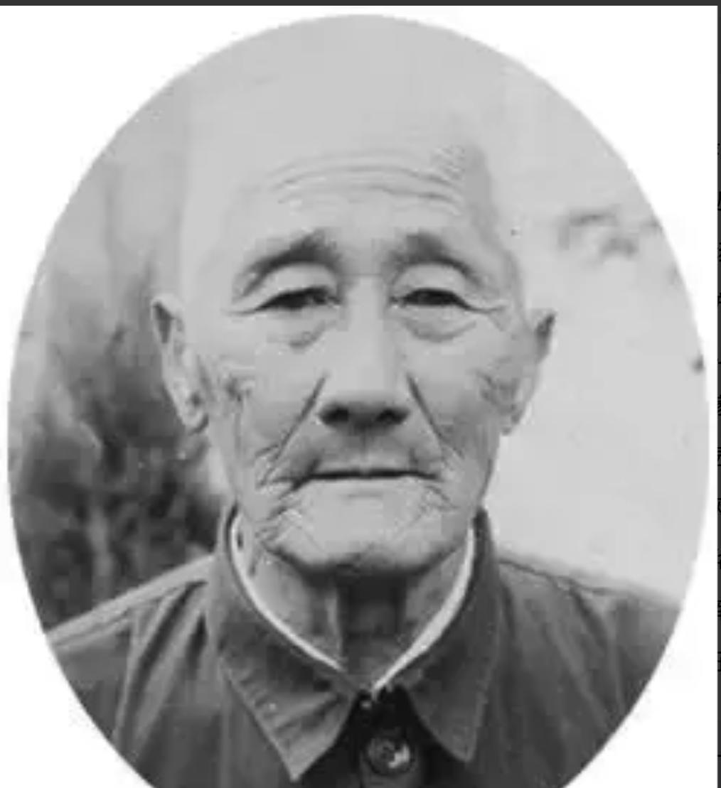 1940年，小杜家据点，20名鬼子正在睡觉，伪军团长叫来12个亲信，说：“弟兄们