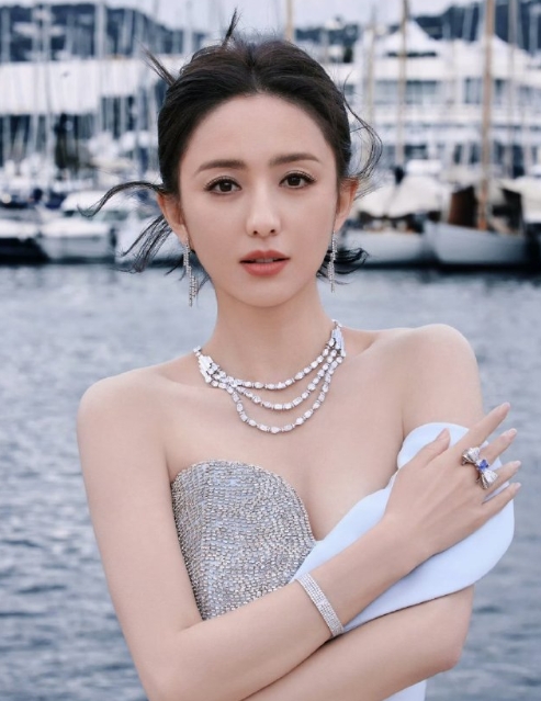 佟丽娅真的是人间清醒！
她说：“我最讨厌别人说你一个人带儿子，太不容易了，太辛苦