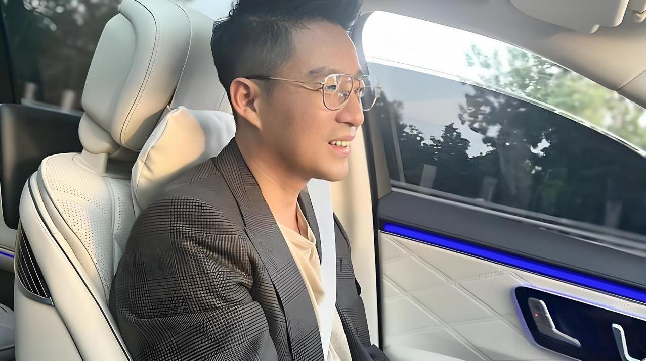 怪不得汪小菲急着把一双儿女带回北京
原来在台北，实在不宜办这件事。
小玥儿迎来了