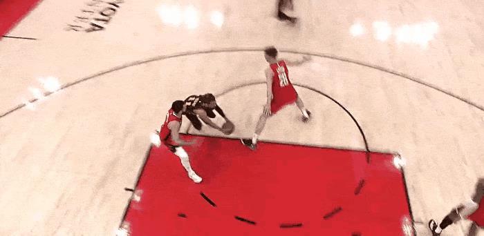 #nba# 申京防守的确软啊，就这还被里萨谢隔扣啊。
面对申京的防守，里萨谢虽然