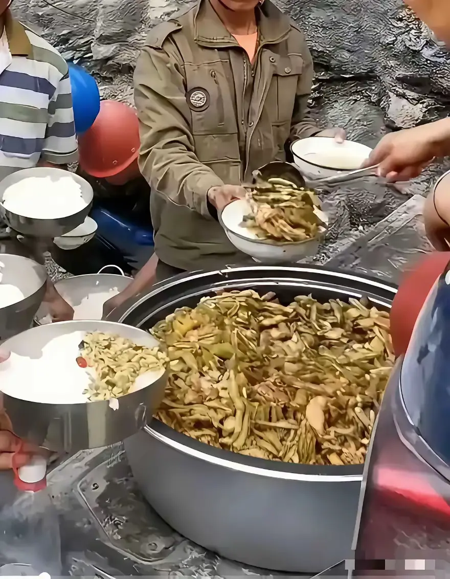 农民工确实吃得很“好”！