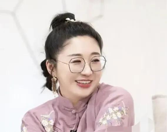 傅首尔说以前老看TVB。傅首尔说，以前老看TVB，那时候最大的梦想，就是去香港买