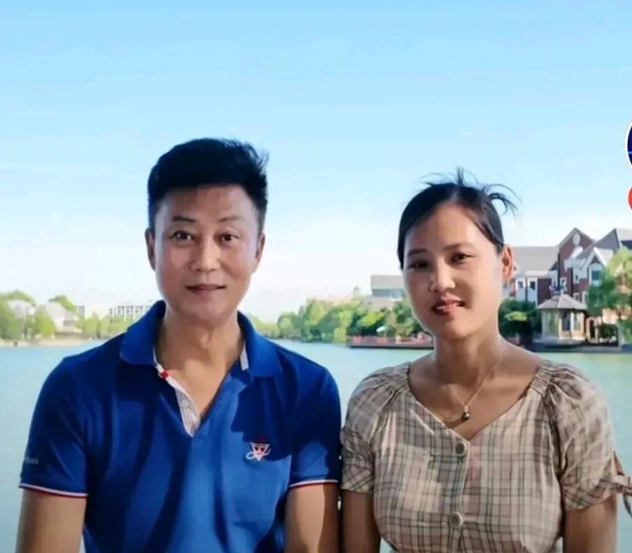 耿为华老师说现在的家才有家的样子，每一个房间都被贺老师打扫得干干净净，冰箱里的食