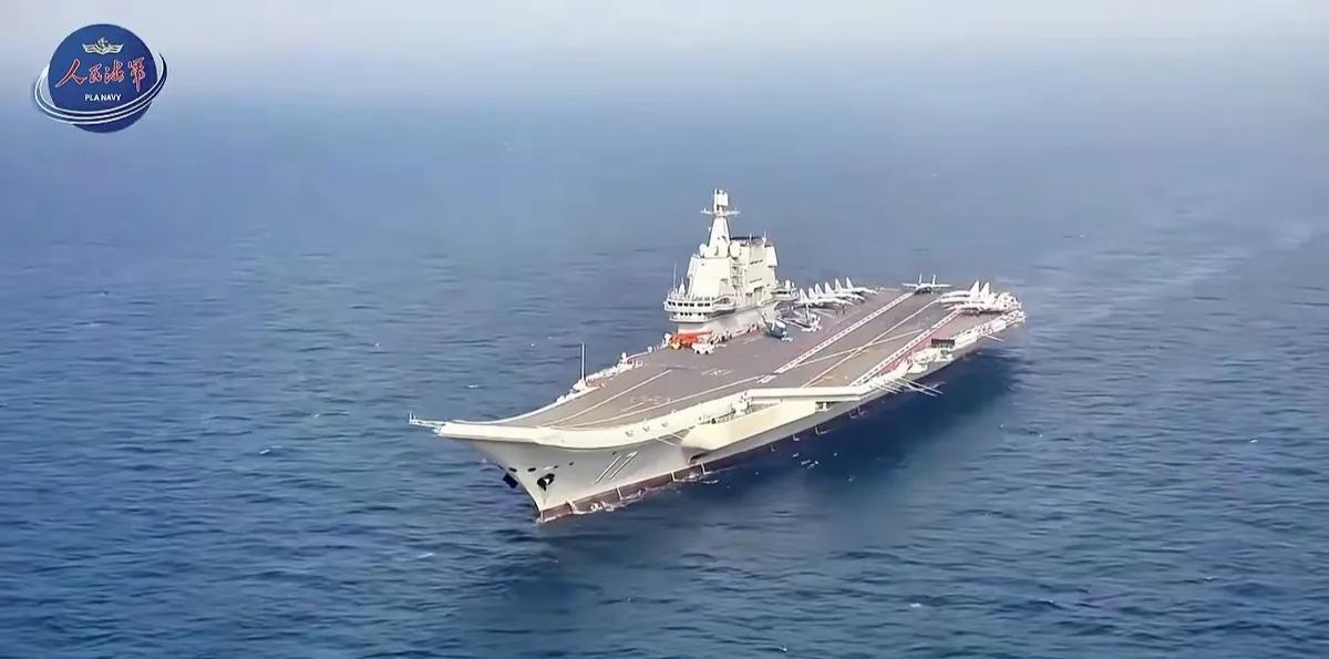 24年前的今天，海军航空兵英雄飞行员王伟，驾驶歼-8战斗机驱离非法抵近我国领空的