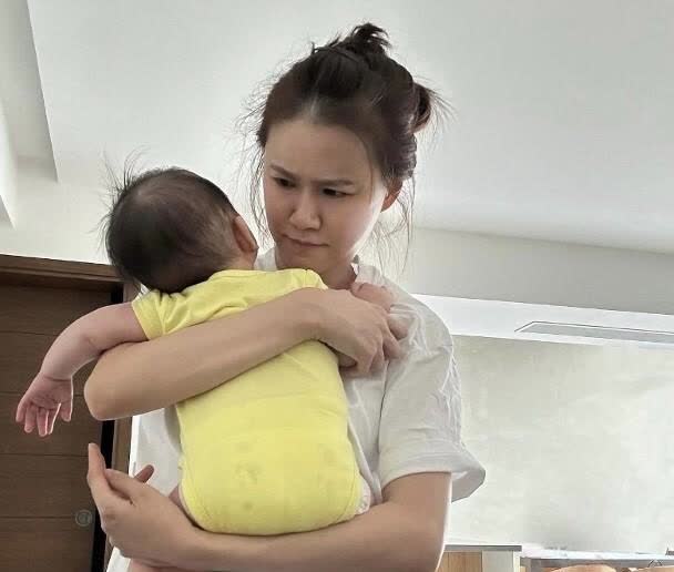 香港知名女星独自带娃显憔悴，控诉老公逍遥快活

黄翠如和萧正楠这对夫妻一直超