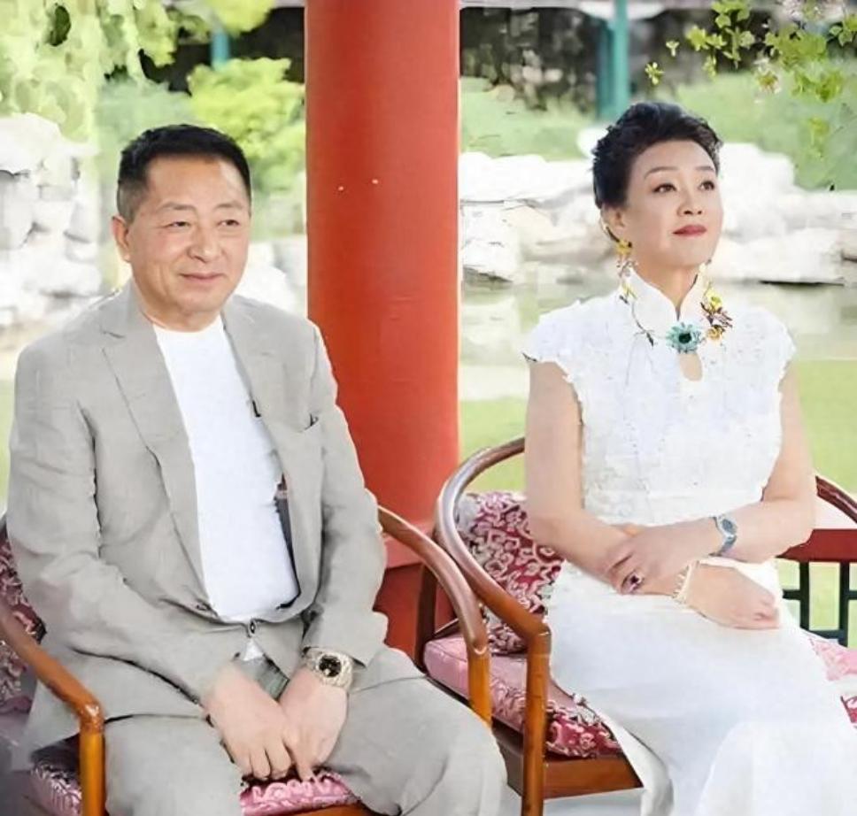 俏江南张兰前夫汪则翰杀回C位
实锤了！汪则翰买下“俏江南”！
当年嫌他不务正业，