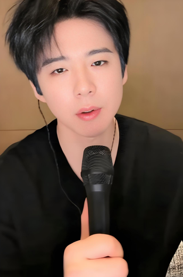 追星追成“跟踪狂”，这也叫爱？简直是现实版恐怖片！
刘宇宁直播被私生电话狂轰滥炸