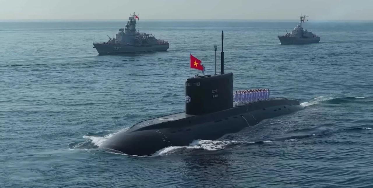 9月2日，越南举行了其历史上首次海上阅兵。在庆和省金兰湾海域，共有23艘舰艇和4