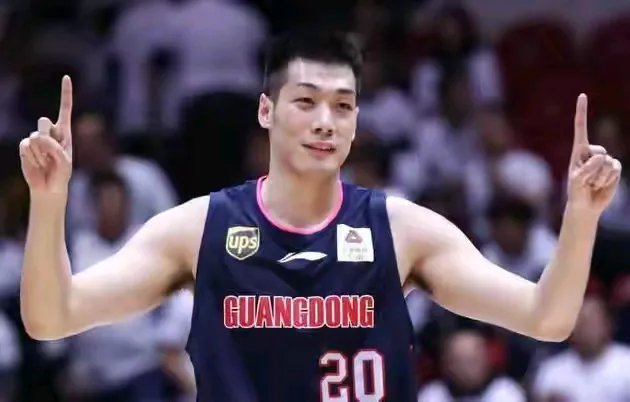 广东与吉林比赛中恶人遇到狠人了。
     先是任俊飞与吉林队的琼斯发生口角，裁