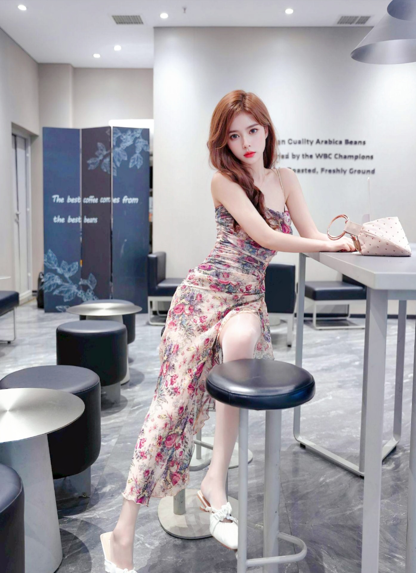 街拍气质美女 真是太养眼了!
