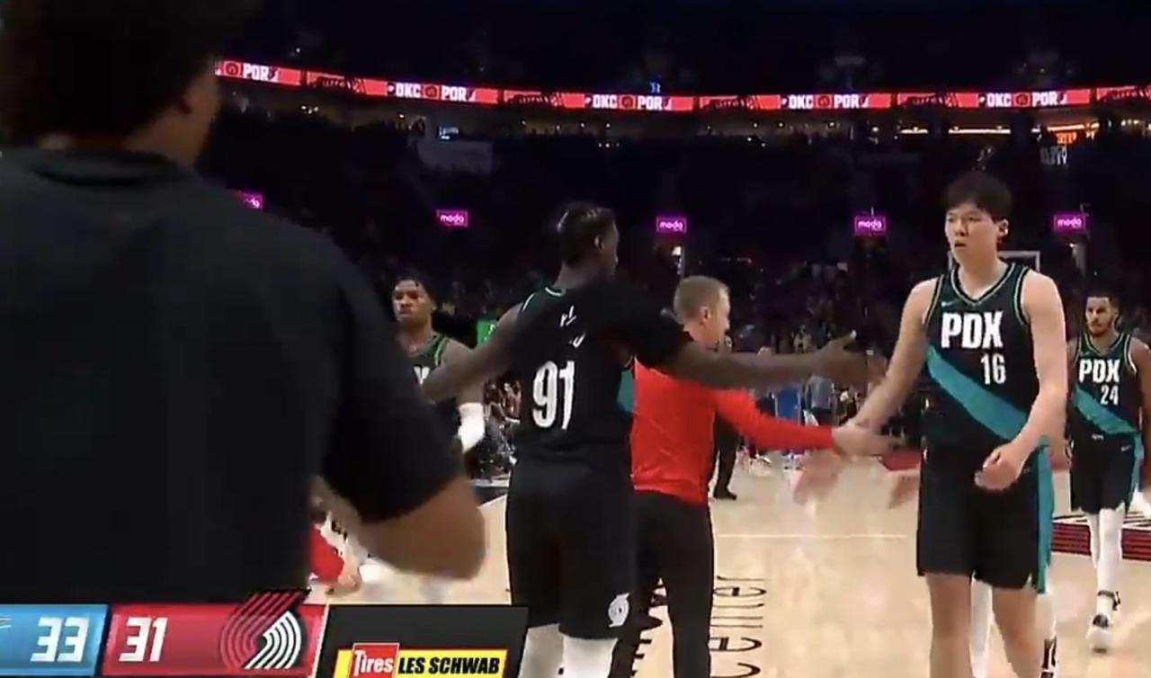 掩护做得瓷实，但是投篮还是不行，杨瀚森第二节登场四分钟收下1个篮板！北京时间20