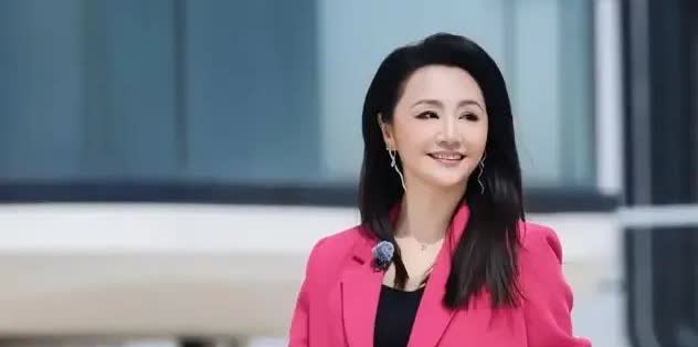 51岁曹颖胃癌手术后，8天带货4800万边化疗边哭，怕儿子失去妈妈

吃瓜群