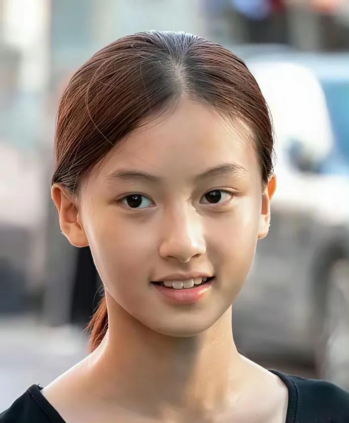 后悔了吧！想赚学费却缴了最贵的学费。
南阳爆火女孩七七妈妈已经关闭了橱窗和暂停带