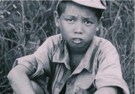 1936年，马家军要枪毙一个12岁的小红军。谁料，小红军说：“你们用大刀砍死我吧