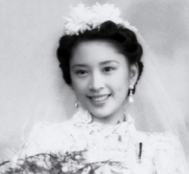 1966年，27岁的胡友松发现“大姨妈”没来，她告诉了75岁的丈夫李宗仁。李宗仁