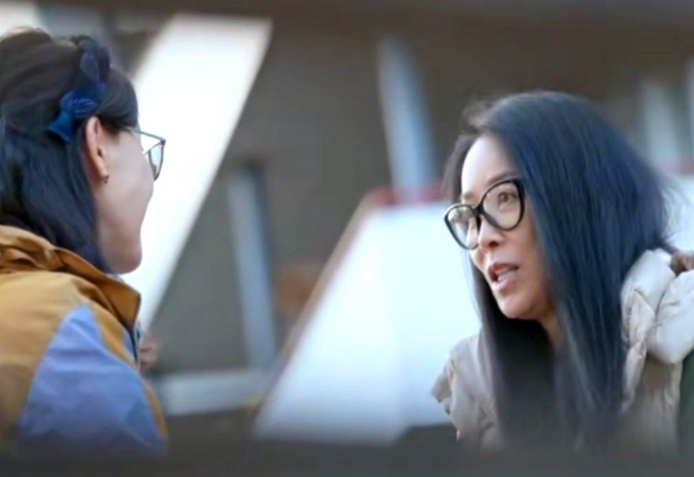 陈数一句都没辩解

饭局灯光暖黄，那英瞄到陈数绷直的背，开口就说别熬了。

陈数