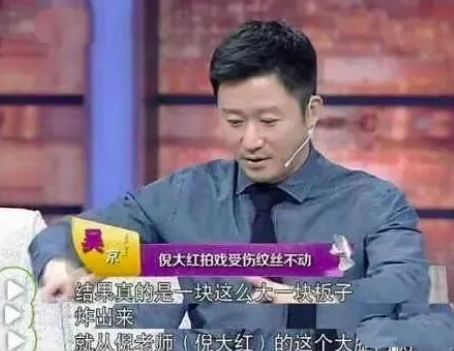 在一次采访中，吴京愧疚地说道：“我对不起倪大红老师。他出演《战狼》时没有要一分钱
