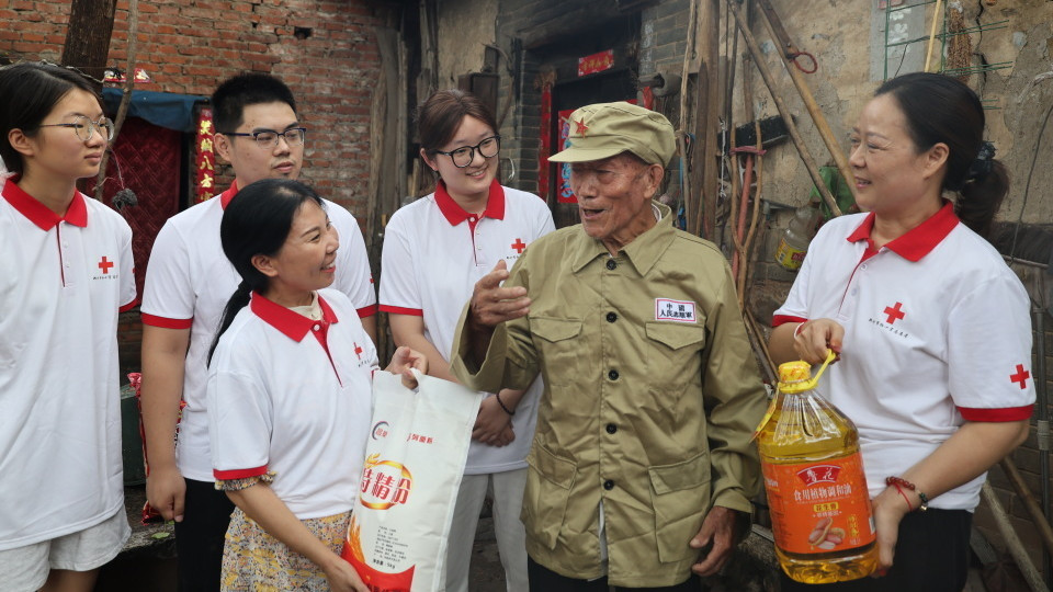 光影铸军魂——摄影志愿者致敬抗美援朝老兵