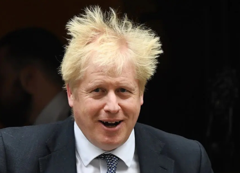 英国前首相鲍里斯·约翰逊在《每日邮报》撰文，批评现任首相基尔·斯塔默是100年来