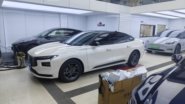 蒙迪欧1.5t混动豪华驾驶感受。
十月份提车，目前已经开了1300公里左右了，珍