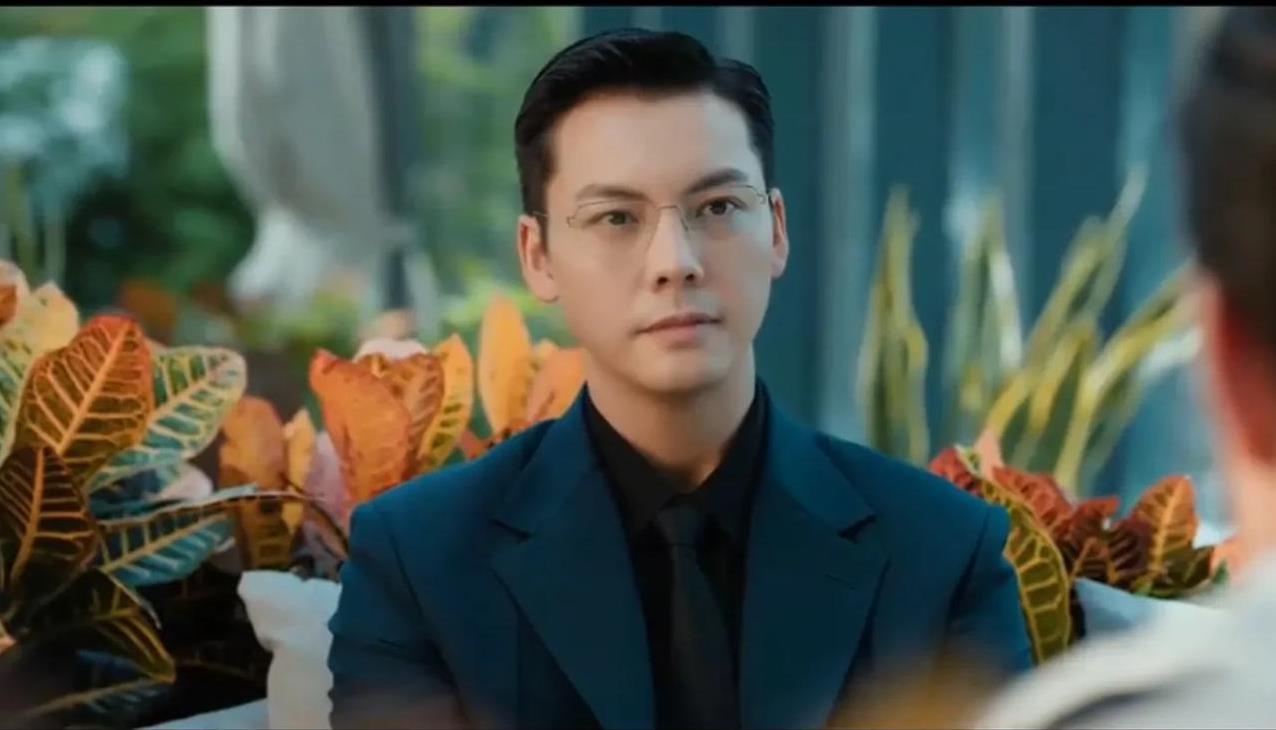 《许我耀眼》
发现没有
如果不是蒋亮这个助攻
沈皓明还没那么快明白自己的心意
自