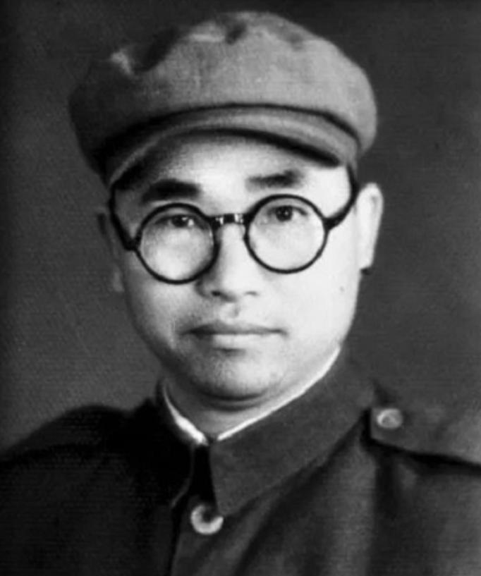 1939年，八路军炮兵团长左叶盛怒之下，突然对着特派员开枪，事后被押到延安受审，