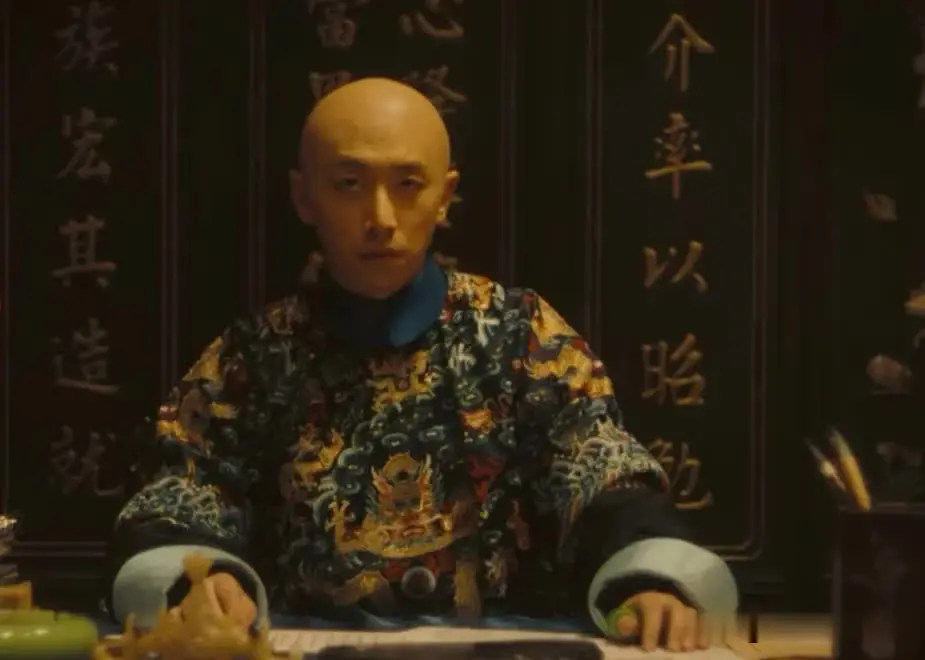 载沣最无脑的操作应该就是搞皇族内阁…

他这么一搞，不但汉人不满意了，连爱新觉罗