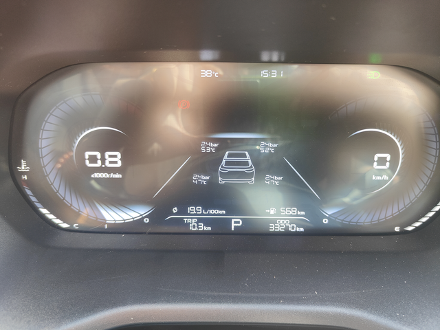 加完油突然启动不了闪屏
后面等了一会儿可以了 路上发现表显19.9 一会儿到16