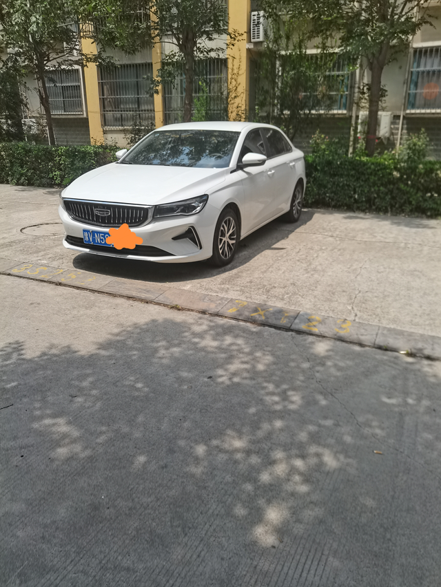 看看你的帝豪车的车顶
是不是也是这样