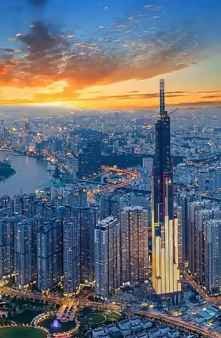 越南要“瘦身”了。真的没想到，我们的邻国越南原来有这么多省和直辖市。
外媒4月8