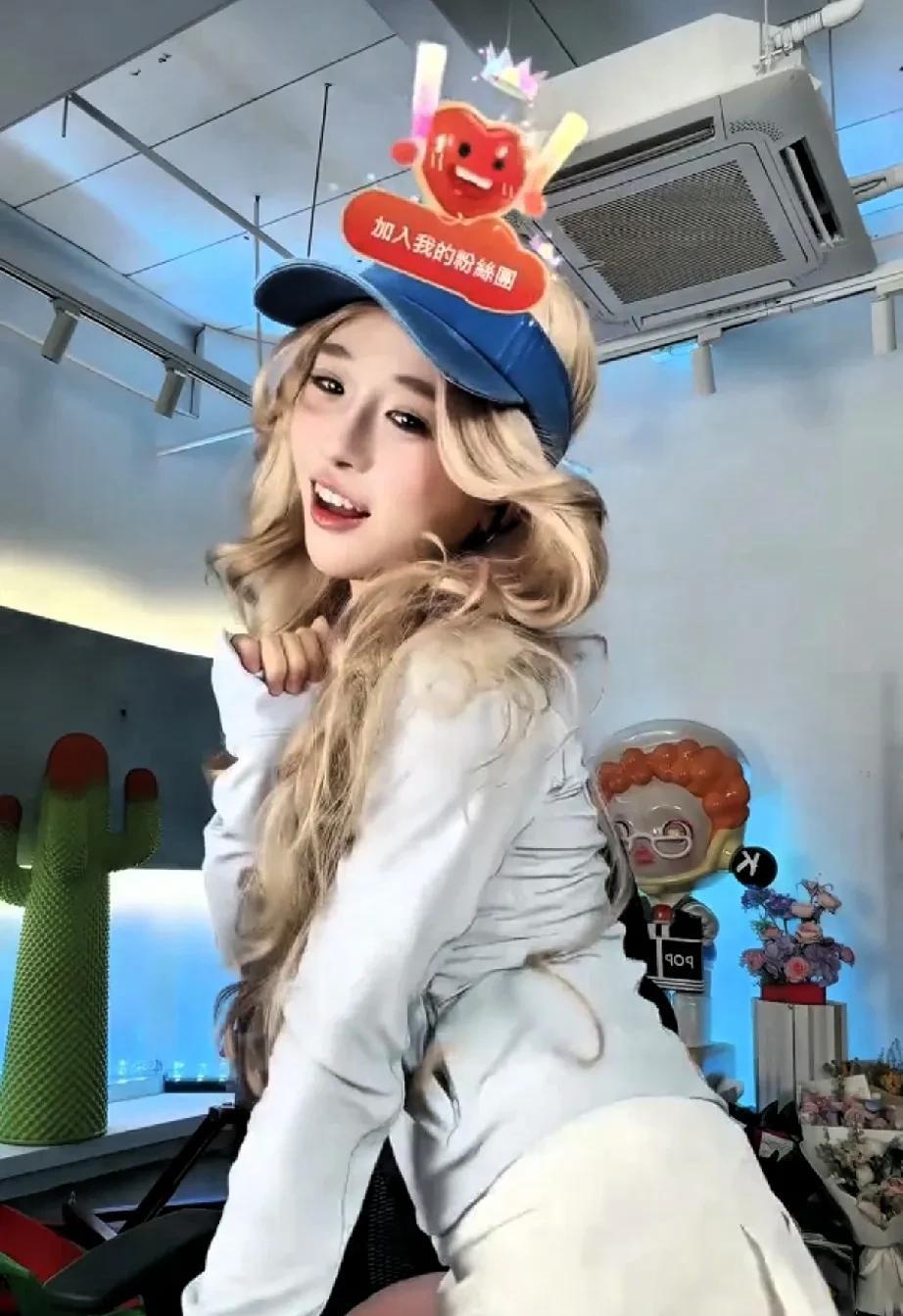好喜欢“红绿灯的黄”直播风格！小黄太多爆笑梗和段子表演了！她太有节目了！这次她要