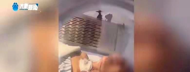 19岁歹徒入室抢劫，13岁的女儿被捆绑猥亵，母亲李莉为了保护女儿，被歹徒掐脖子，