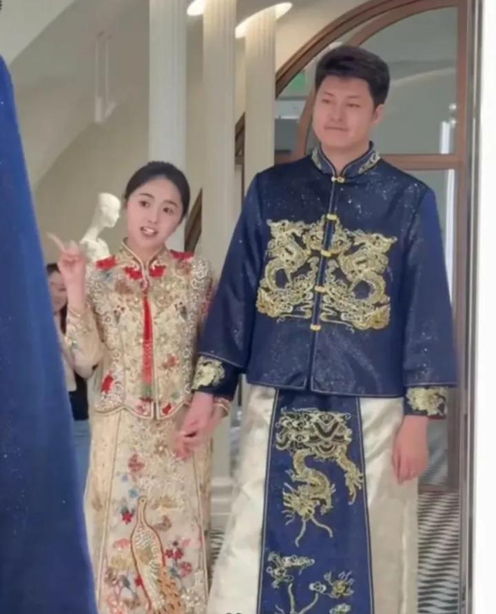 金龟子31岁女儿补办婚礼，和老公试穿婚纱好甜蜜，两人的爱情像偶像剧