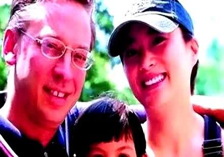 1999年李玲玉嫁给犹太富豪杰瑞，新婚夜，李玲玉开玩笑地说"你就不怕我嫁给你之后