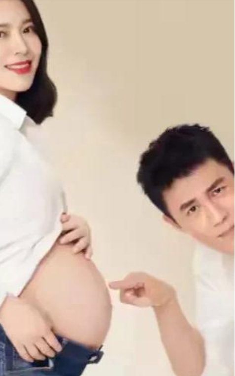 有一次，程莉莎来到杜淳家里做客，杜淳的妻子王灿热心的招待她，两人是第一见面，杜丽
