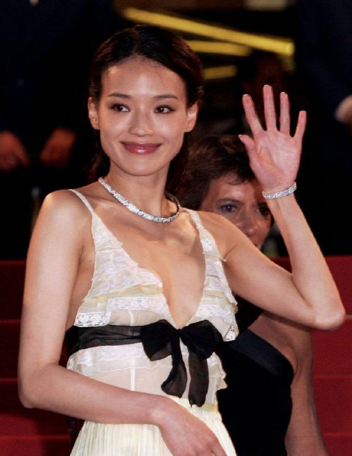​50岁的舒淇，红毯从不失手，私下又不装少女感满满——除了舒淇，还真找不出第二个