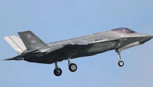 美国洛马公司强调，F35没有远程开关，估计是担心盟友退单，所以强调一下，可是没有