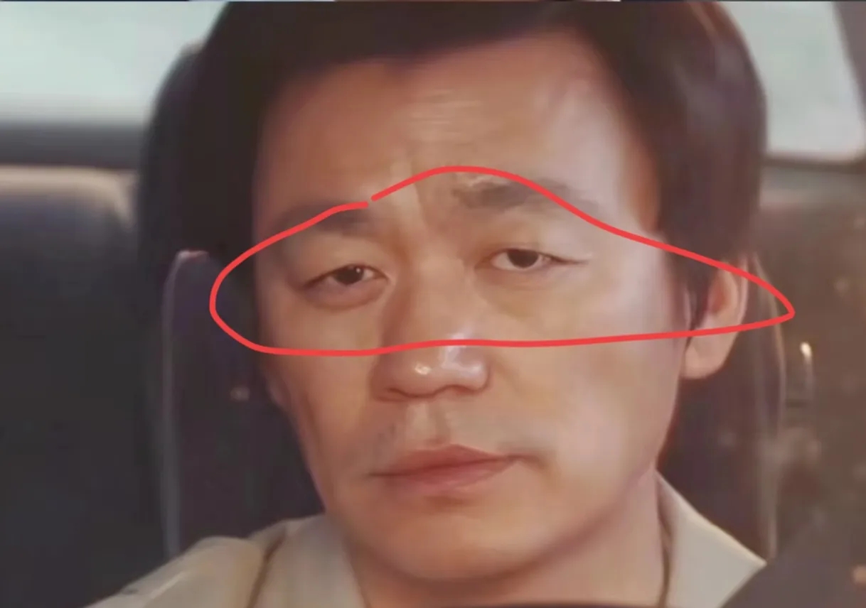 啥叫整容式演技呢？看看王宝强，最新的电视剧《棋士》一开播，就有网友评论王宝强现在
