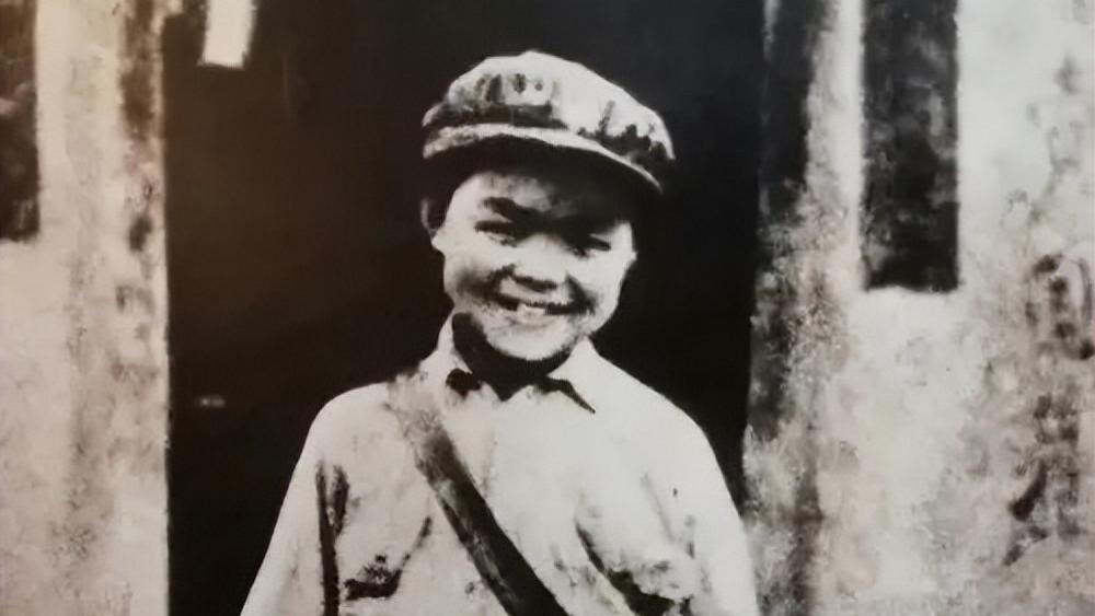 长征伊始，耿飚就缴获一件宝物，没有它，红军在湘江可能全军覆灭