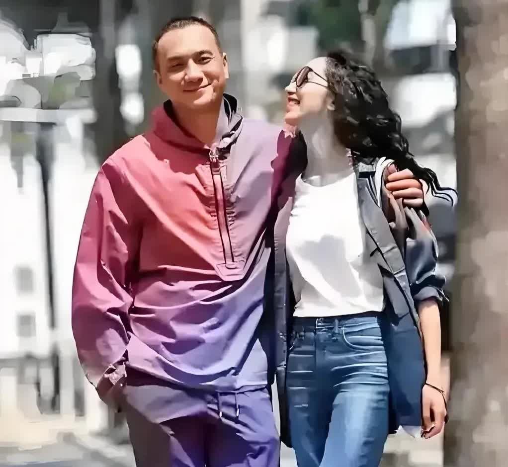 《臧海转》中的黄觉演技最棒，看他对臧海那么好，都恨不起来了。

年轻时的黄觉