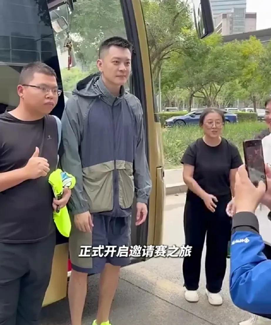 辽篮比赛来了！辽宁男篮启程前往鞍山！
辽宁男篮即将与北控男篮进行三场邀请赛，目前