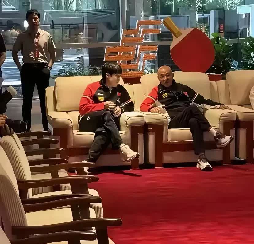 大头：肖爸，我的事商量的怎么样了？
肖战：啥事啊？
大头：不是说彩礼攒够了就