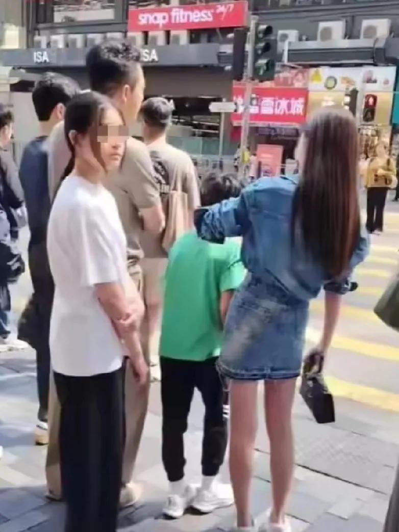 大s离世这件事
受影响最大的
其实还是小玥儿吧
小玥儿已经11岁了
马上进入青春