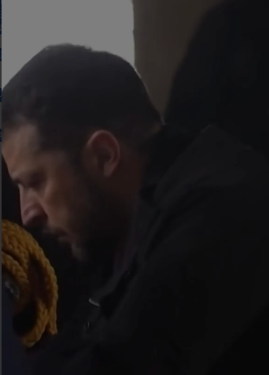 泽连斯基突然间老了许多……

突然觉得泽连斯基也挺不容易的，刚开始往死里作，作到