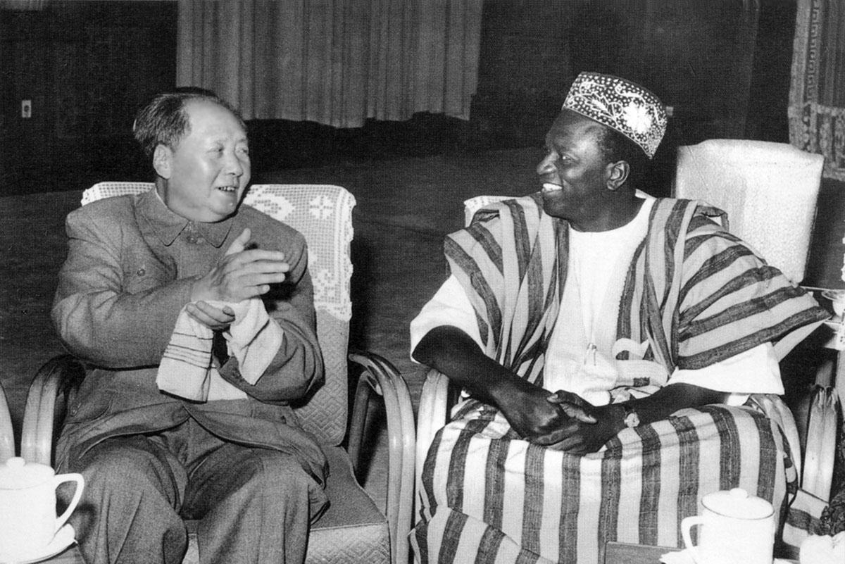 1964年9月30日毛主席说：有一条真理，帝国主义是可以打倒的。
时间是当天下午
