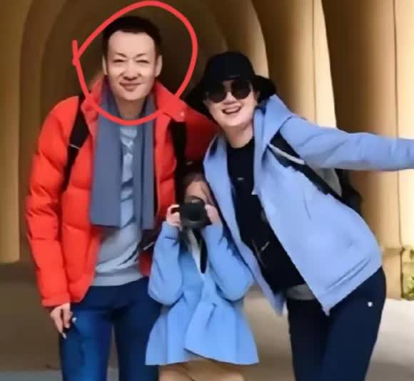 有种预感，辛柏青不会再结婚了！
不是因为他有个17岁女儿，
也不是因为他妻子