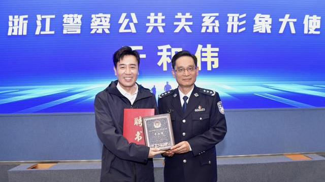 长姐如母，这话搁于和伟身上，那真是实打实的写照