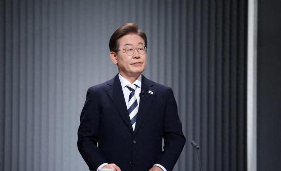 李在明被特朗普“放鸽子”，韩国转身对华示好，想夺回战时指挥权
李在明被特朗普“放